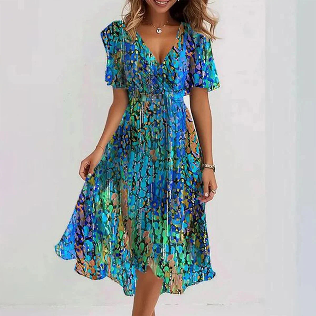 Elegant dress with short sleeves